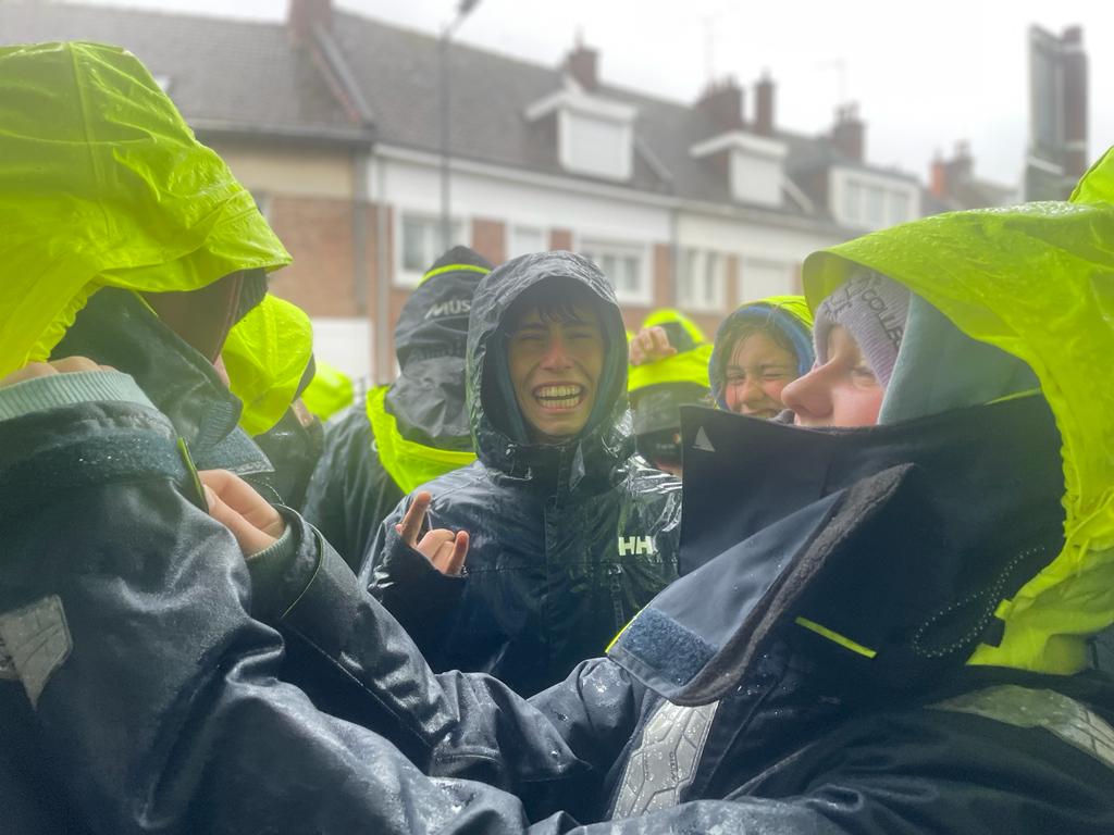Schüler im Regen
