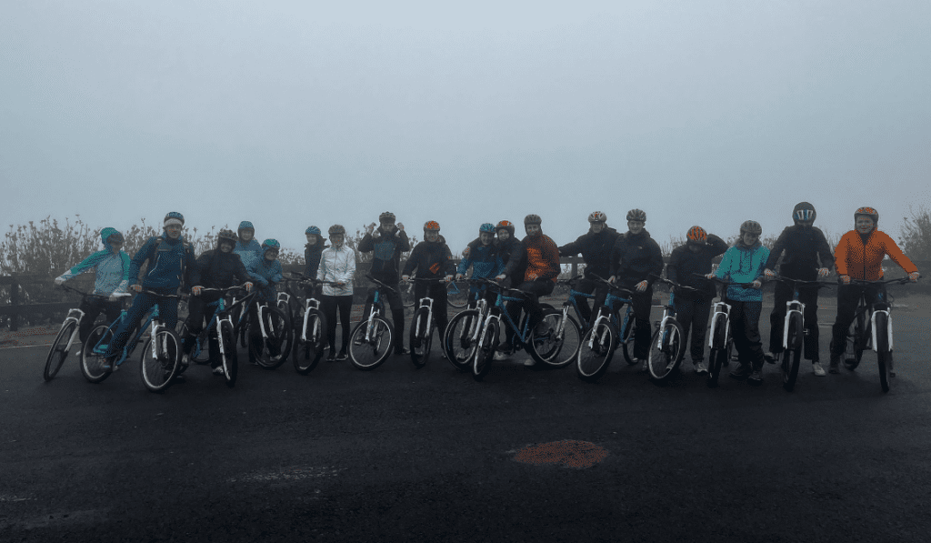 Schüler bei Radtour auf den Azoren